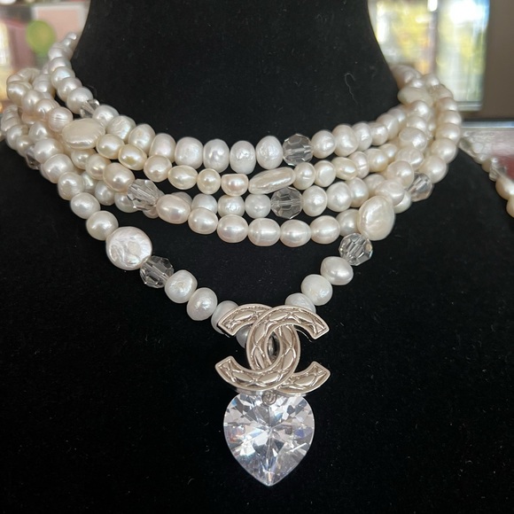 🌹CHANEL BROACH  🌹SEE PICS  🌹OPEN TO TRADE with reputable P♥️SH Seller - Picture 13 of 16